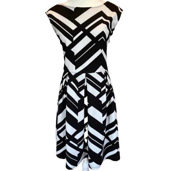 Covington Dresses & Skirts - Covington dress Size 10 Stretchy. Very comfortable, worn for work!